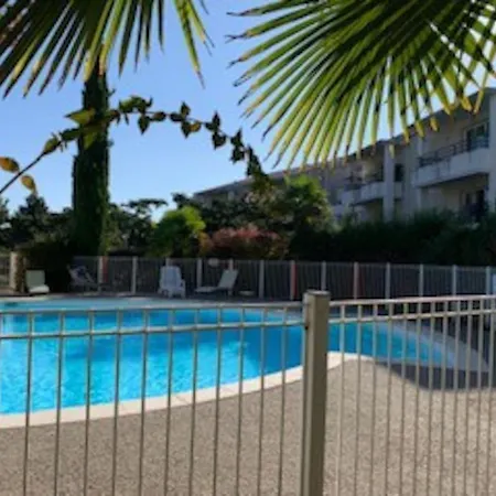 A Avec Acces Piscine * ロワイヤン